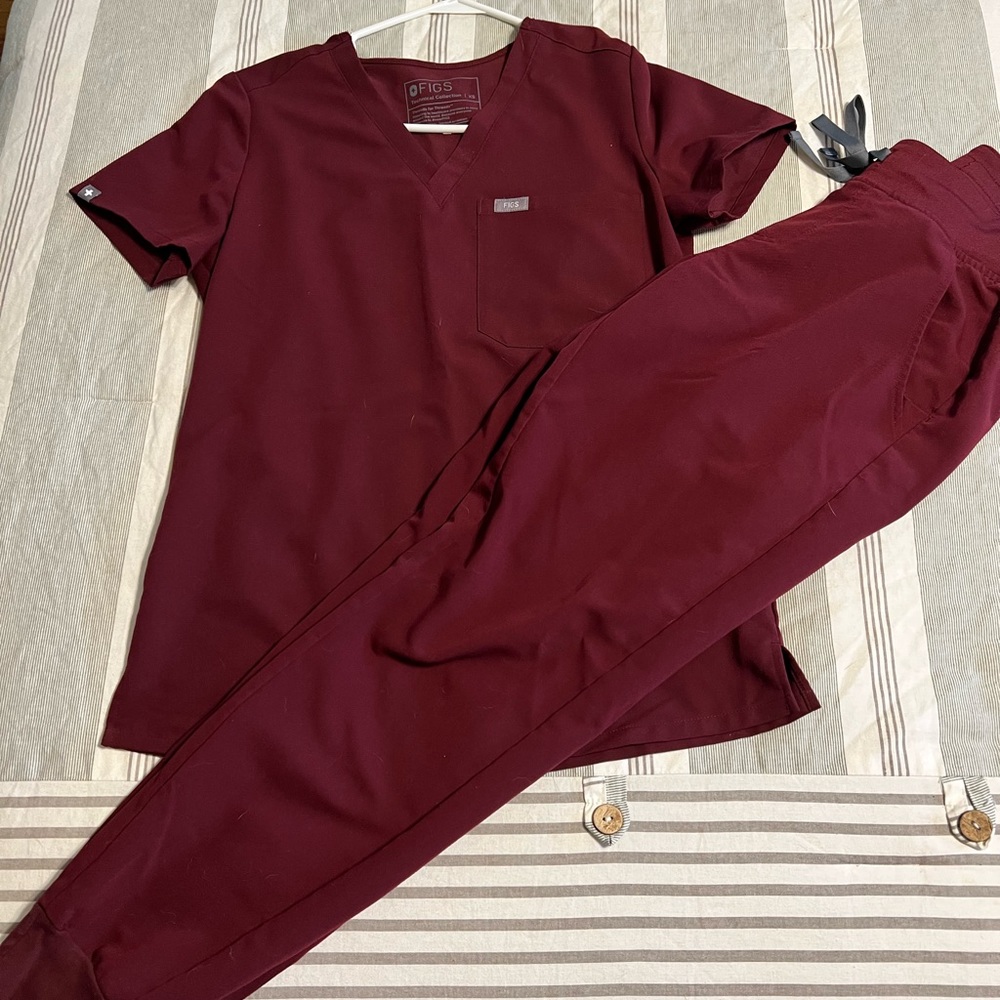 Figs Burgundy Scrub Set